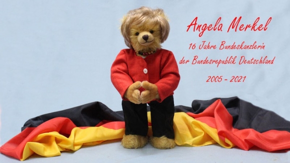 1 Cong Ty Do Choi Duc San Xuat Gau Bong Danh Rieng Cho Thu Tuong Merkel