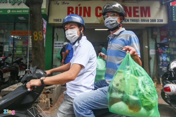 2 Quan An O Ha Noi Tu Choi Khach Vi Qua Dong Nguoi Mua Ve