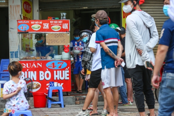 4 Quan An O Ha Noi Tu Choi Khach Vi Qua Dong Nguoi Mua Ve