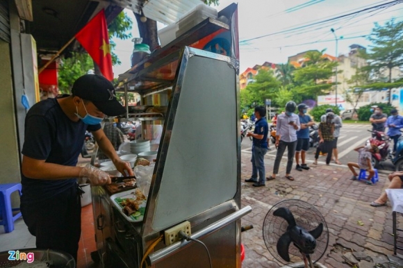 5 Quan An O Ha Noi Tu Choi Khach Vi Qua Dong Nguoi Mua Ve