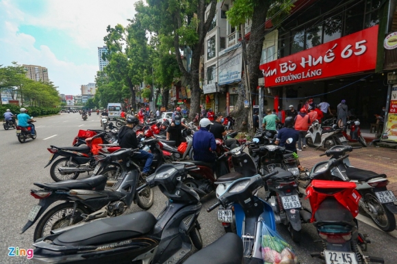 6 Quan An O Ha Noi Tu Choi Khach Vi Qua Dong Nguoi Mua Ve