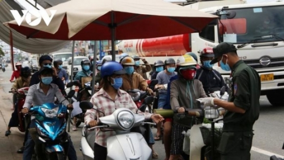 2 Nguoi Dan Chua Tiem Vaccine Nguoi Gia Tre Em O Binh Duong Khong Duoc Ra Duong