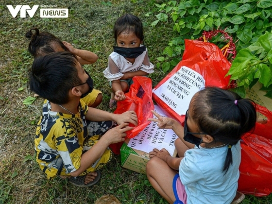 2 Tet Trung Thu Am Ap Cua Tre Em Ngheo Noi Gam Cau Nhat Tan