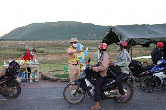 1 Nam Thanh Nien Tinh Nguyen Chong Dich Bi Tai Nan Tu Vong Tren Duong Ve Nha