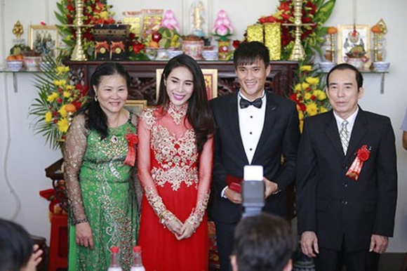 2 Thuy Tien Bi Bo Cong Vinh Cam Cuoi Vi Qua Hon Va Moi Quan He Thuc Su Voi Nha Chong