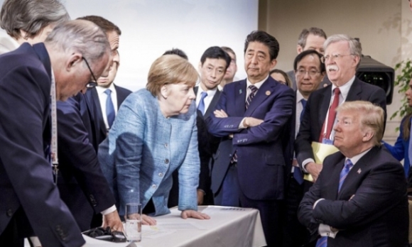 3 Hanh Trinh 16 Nam Merkel Dan Dat Chau Au