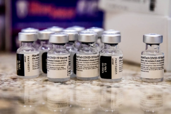 1 My Giai Thich Nguyen Nhan Chi Mua Vaccine Pfizer De Vien Tro