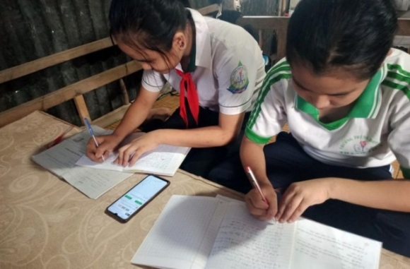 1 Hon 3000 Thiet Bi Hoc Truc Tuyen Goi Internet Tang Hoc Sinh Kho Khan
