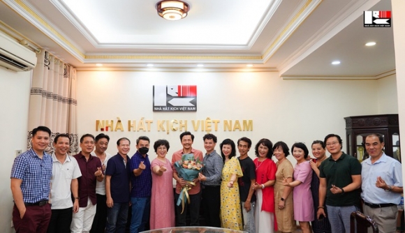 2 Nsnd Trung Anh Cua Ve Nha Di Con Nghi Huu