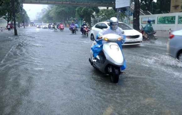 12 Nguoi Dan Ha Noi Bi Bom Ngay Dau Tuan Co Noi Ngap Sau Gan Het Banh Xe May