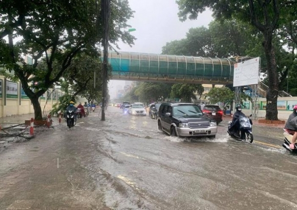 13 Nguoi Dan Ha Noi Bi Bom Ngay Dau Tuan Co Noi Ngap Sau Gan Het Banh Xe May