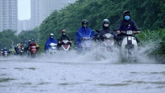 1 Nguoi Dan Ha Noi Bi Bom Ngay Dau Tuan Co Noi Ngap Sau Gan Het Banh Xe May