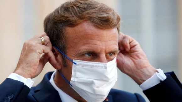 1 Phap Bat Thanh Nien Dung Trom The Xanh Cua Tong Thong Macron