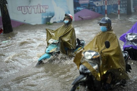 3 Nguoi Dan Ha Noi Bi Bom Ngay Dau Tuan Co Noi Ngap Sau Gan Het Banh Xe May