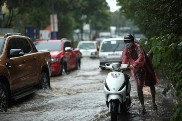 5 Nguoi Dan Ha Noi Bi Bom Ngay Dau Tuan Co Noi Ngap Sau Gan Het Banh Xe May