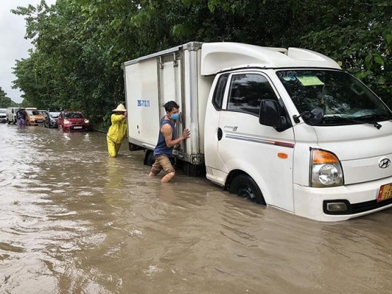 6 Nguoi Dan Ha Noi Bi Bom Ngay Dau Tuan Co Noi Ngap Sau Gan Het Banh Xe May