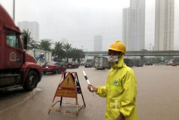 7 Nguoi Dan Ha Noi Bi Bom Ngay Dau Tuan Co Noi Ngap Sau Gan Het Banh Xe May