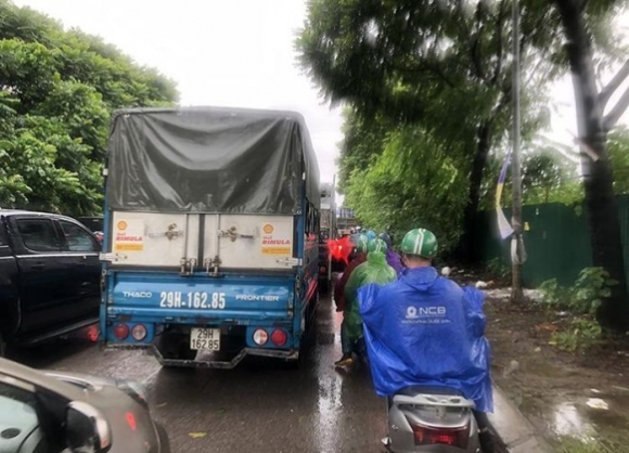 8 Nguoi Dan Ha Noi Bi Bom Ngay Dau Tuan Co Noi Ngap Sau Gan Het Banh Xe May