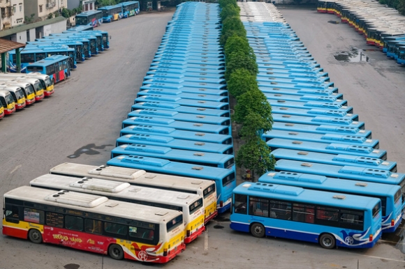 1 Ha Noi Xe Buyt Taxi Xe Cong Nghe Duoi 9 Cho Chay Lai Tu 6h Ngay 14 10