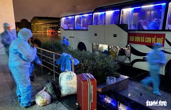 1 Mo Cua Ben Xe Don Ba Con Hoi Huong Vao Tranh Bao So 8