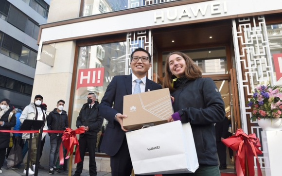 1 Bi My Siet Vong Kim Co Huawei Guong Day Ra Mat  Nova 9 O Chau Au
