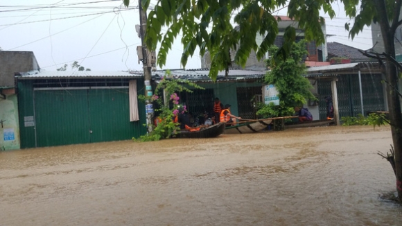 2 Mot Nguoi Bi Nuoc Lu Cuon Troi Ngap Bua Vay Ca Tinh Quang Ngai