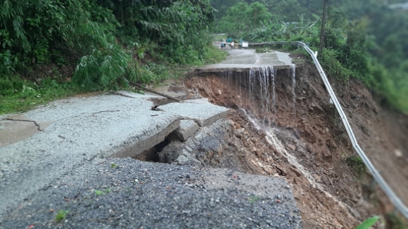 2 Quang Ngai Di Doi Hon 2500 Dan Trong Dem Mien Nui Sat Lo Chia Cat