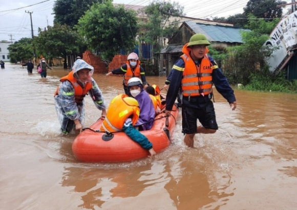 4 Nhieu Noi O Mien Trung Ngap Sau Hoc Sinh Mac Ket Do Mua Lu