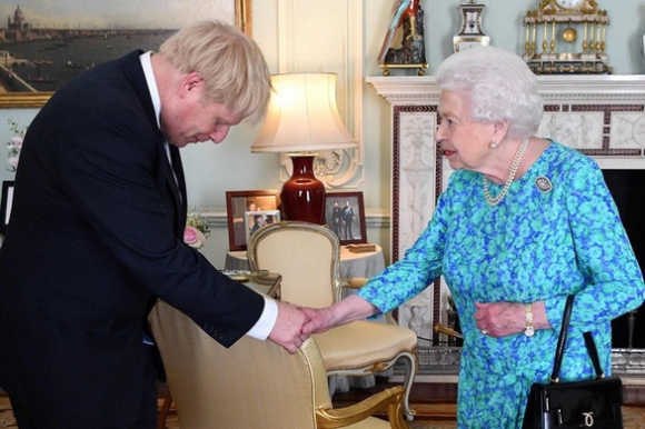 1 Anh Tran An Nhung Lo Ngai Ve Suc Khoe Cua Nu Hoang Elizabeth Ii