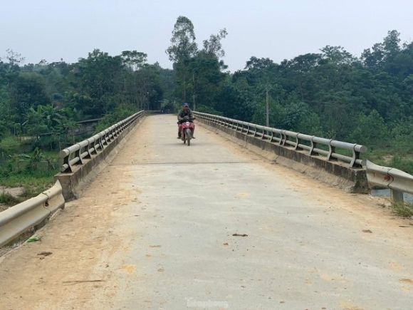 7 Cay Cau Do Ca Si Thuy Tien Tai Tro O Nghe An Vua Xay Da Bi Nut Nha Thau Noi Gi