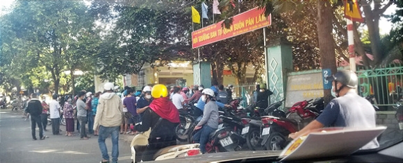 2 Dan Keu Chen Chuc Tiem Vac Xin Phong Benh Nhu Ruoc Benh Buon Ma Thuot Chi Dao Khan