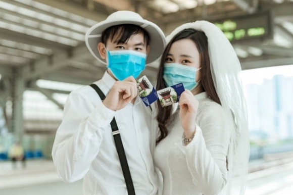 3 Doi Tre Chup Anh Cuoi O Ga Cat Linh   Ha Dong Ngay Buoi Chay Dau Tien