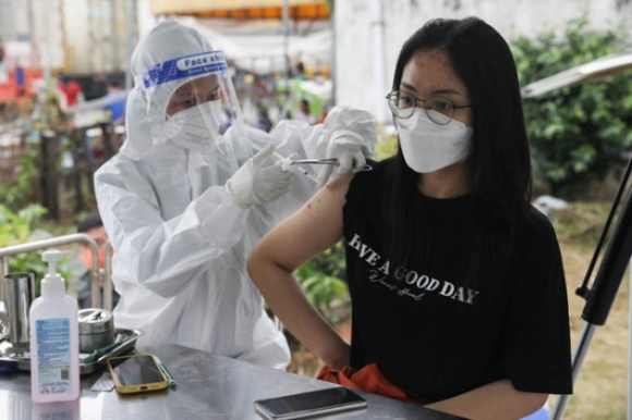 1 Thu Tuong Keu Goi Nguoi Dan Khong Vi Tiem Vaccine Ma Chu Quan