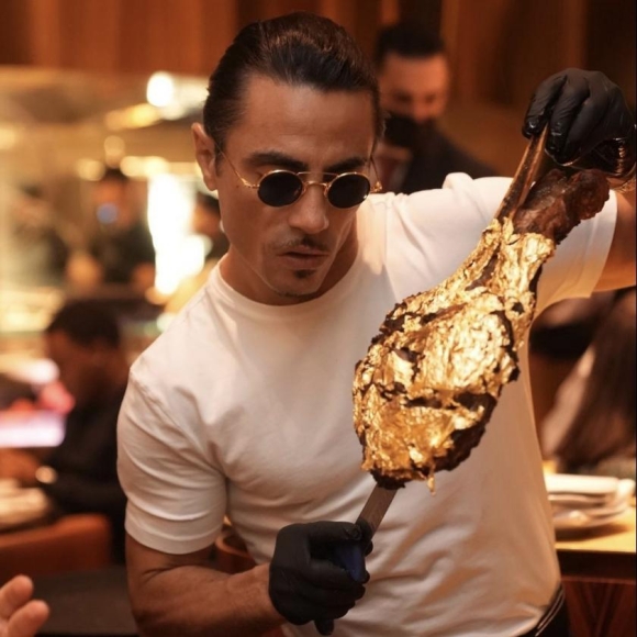 8 Su Xa Xi Trong Chuoi Nha Hang Cua Salt Bae   Thanh Rac Muoi Dat Vang