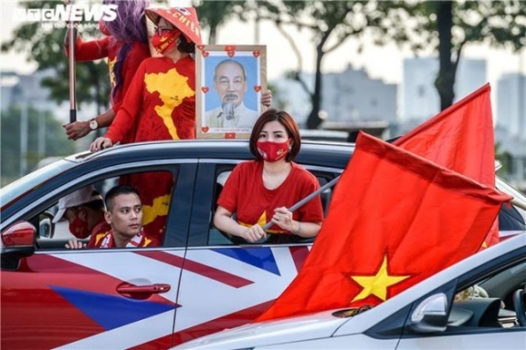 4 Nguoi Ham Mo Den My Dinh Tiep Suc Tuyen Viet Nam Dau Nhat Ban