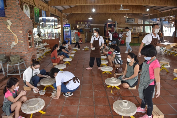3 Cuoi Tuan Cung Con Di Trai Nghiem Lam Gom Tai Tphcm