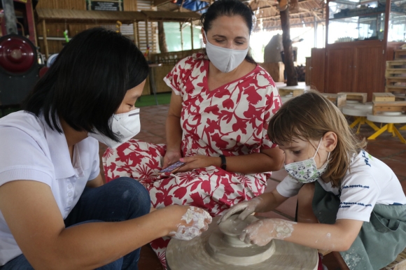 4 Cuoi Tuan Cung Con Di Trai Nghiem Lam Gom Tai Tphcm
