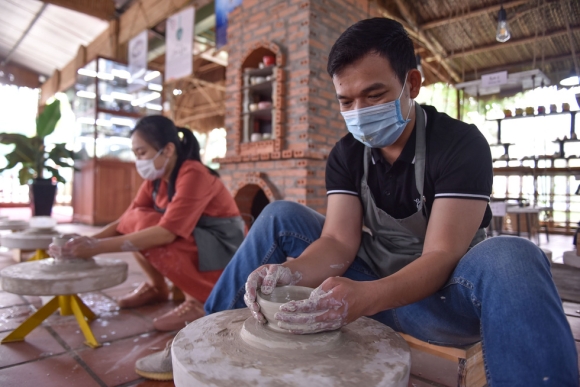 7 Cuoi Tuan Cung Con Di Trai Nghiem Lam Gom Tai Tphcm