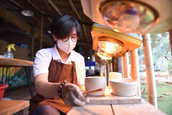 8 Cuoi Tuan Cung Con Di Trai Nghiem Lam Gom Tai Tphcm