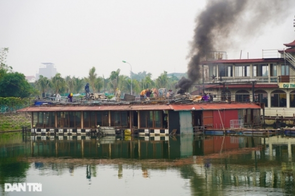1 Ha Noi Can Canh Thao Do Bai Tau Thuyen Hoang Phe Nhieu Nam O Ho Tay