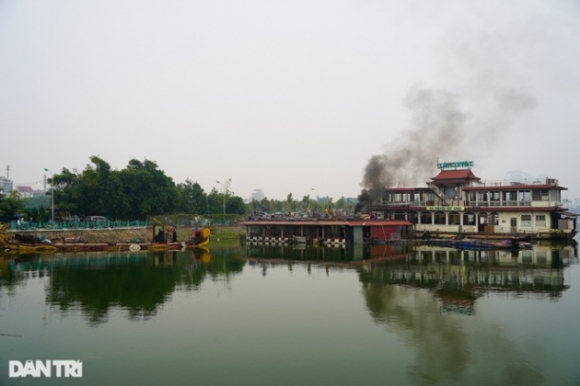 2 Ha Noi Can Canh Thao Do Bai Tau Thuyen Hoang Phe Nhieu Nam O Ho Tay