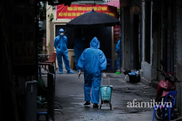 5 Ha Noi Phuong Giang Vo Dung Hang Rao Cao 2m De Chong Dich
