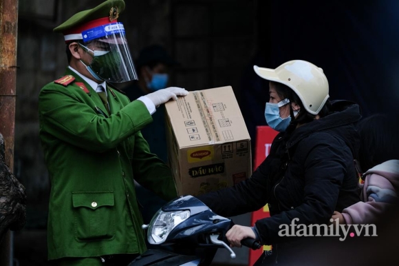 9 Ha Noi Phuong Giang Vo Dung Hang Rao Cao 2m De Chong Dich