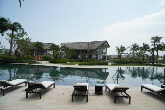 9 Chum Anh Du Khach Quoc Te Vui Ve Thu Gian O Khu Nghi Duong Quang Nam