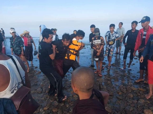 2 Myanmar It Nhat 15 Nguoi Thiet Mang Tren Duong Di Chua