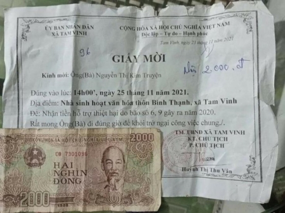 1 Nguoi Phu Nu Nhan 2000 Dong Ho Tro Thiet Hai Do Bao Qua Bat Ngo