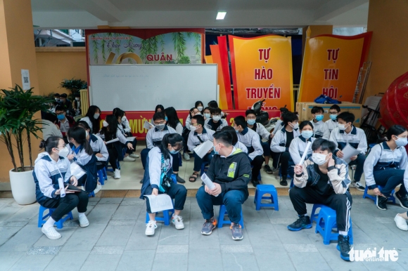 1 Hoc Sinh Lop 9 Tai Ha Noi Tiem Vac Xin Ngua Covid 19 Vua Hoi Hop Vua Mung