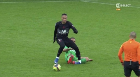 1 Neymar La Het Dau Don Vi Chan Thuong Gap Chan Kinh Hoang