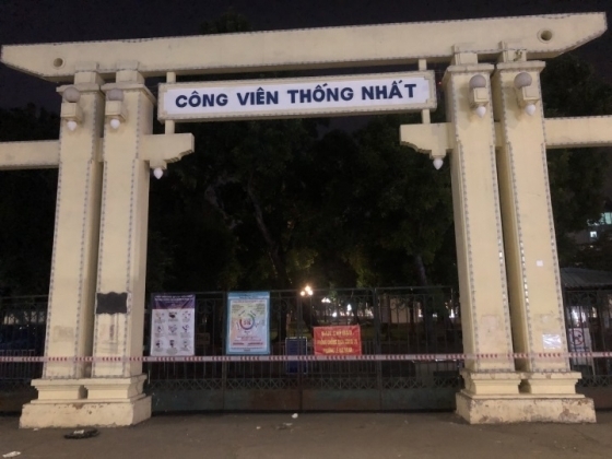 2 Nhan Vien Bao Ve Mac Covid 19 Ha Noi Tam Phong Toa Cong Vien Thong Nhat