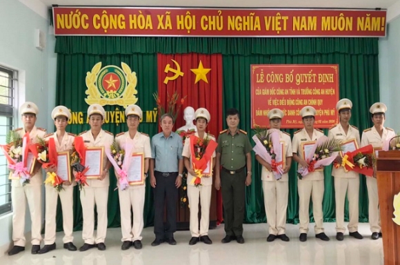 1 Bi Phat Hien Bang Gia Truong Cong An Xa Noi Minh Bi Lua 